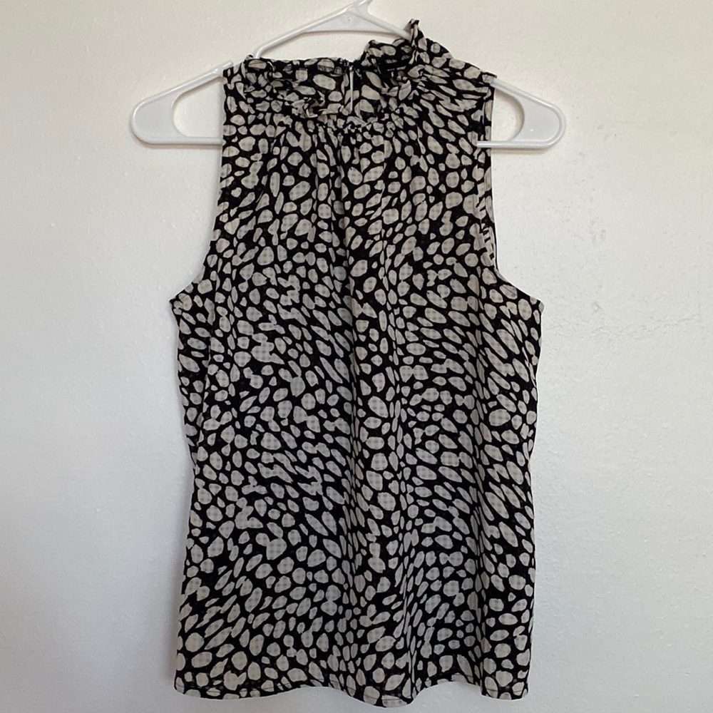 Adorable black and white blouse